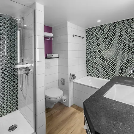 מלון Centre By Ihg