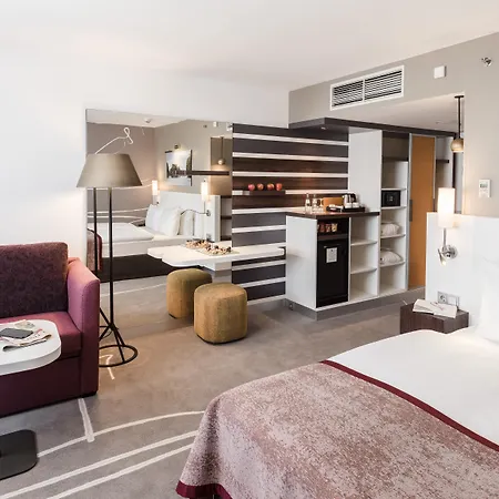 Centre By Ihg מלון