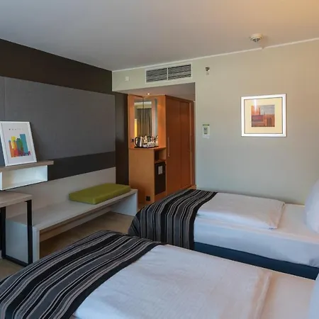 Centre By Ihg מלון