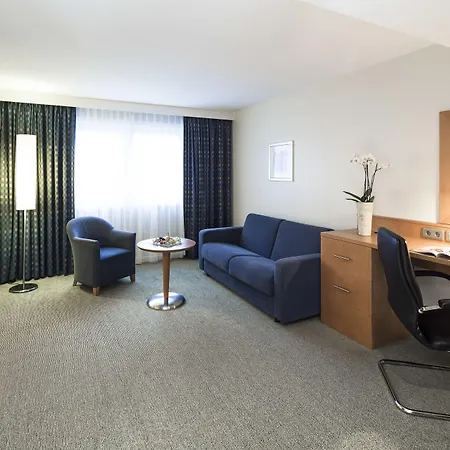 호텔 홀리데이 인 시티 센터 4*